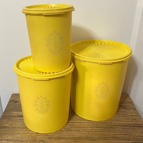 Tupperware Kitchen Vintage Set Of 3 Yellow Tupperware Canisters